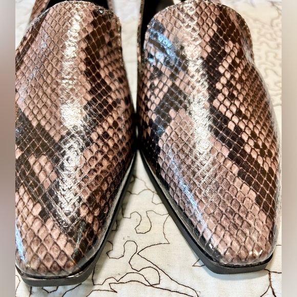 MARK FISHER Women’s snake patterned slip on loafers. New without box. Sz 7.5 - Picture 3 of 8